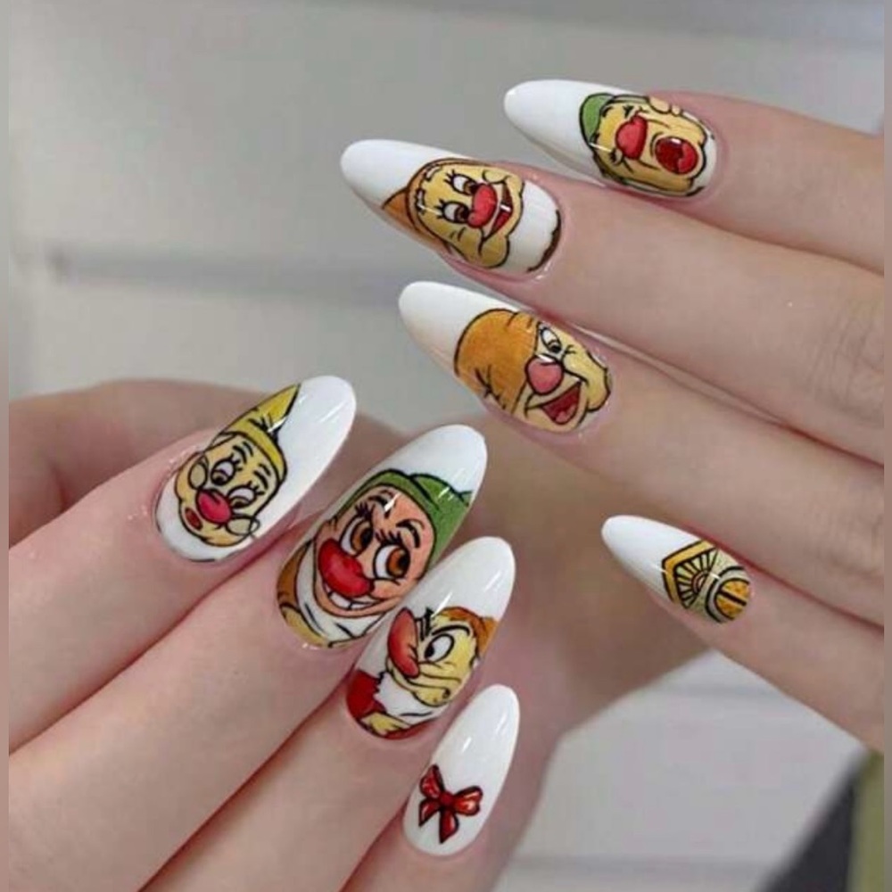 24 pieces Disney Snow White and the 7 Dwarfs Cartoon Character Press-on Nails